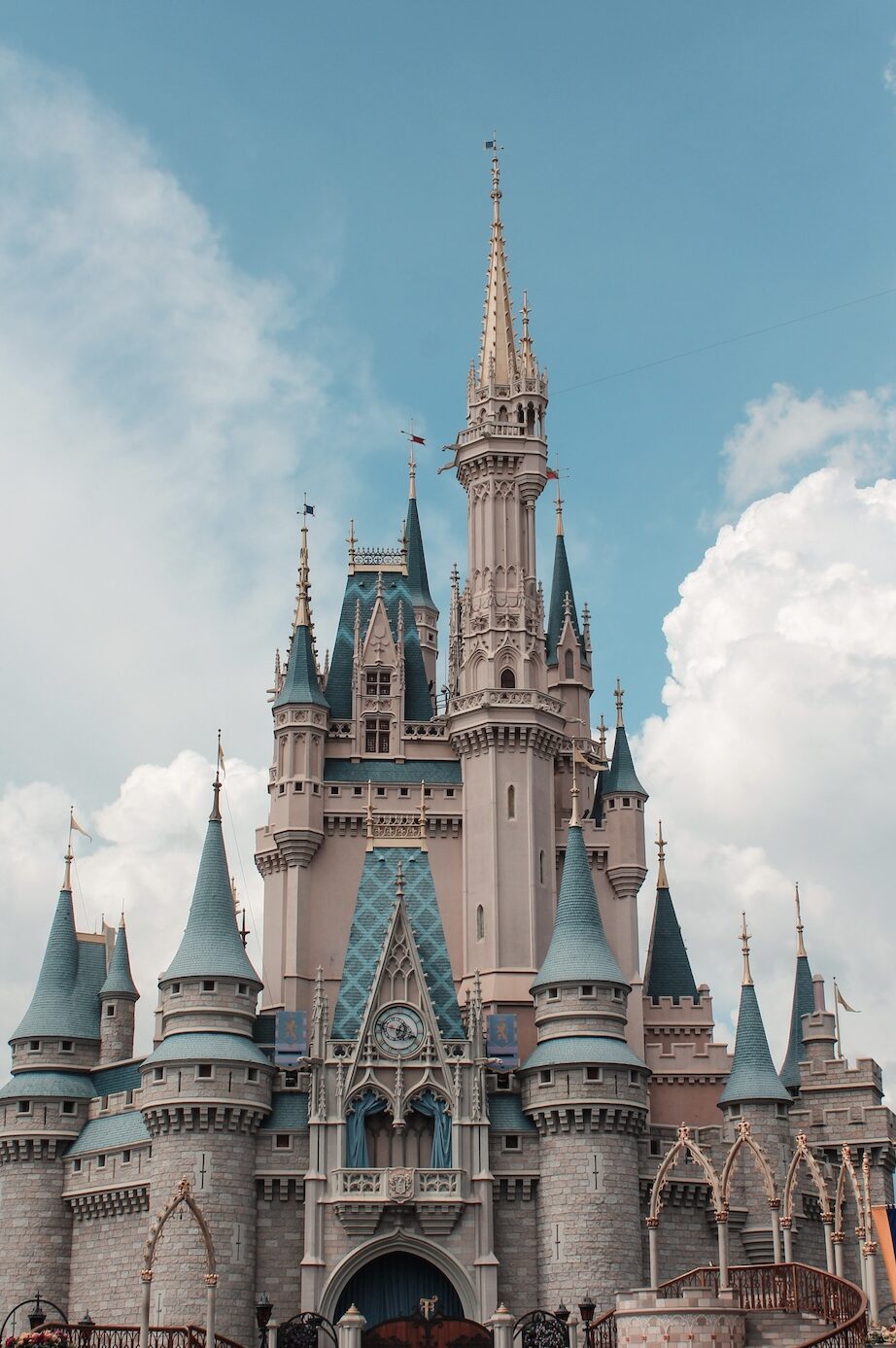 7 Best OffSite Hotels Near Disney World Stay To Wander