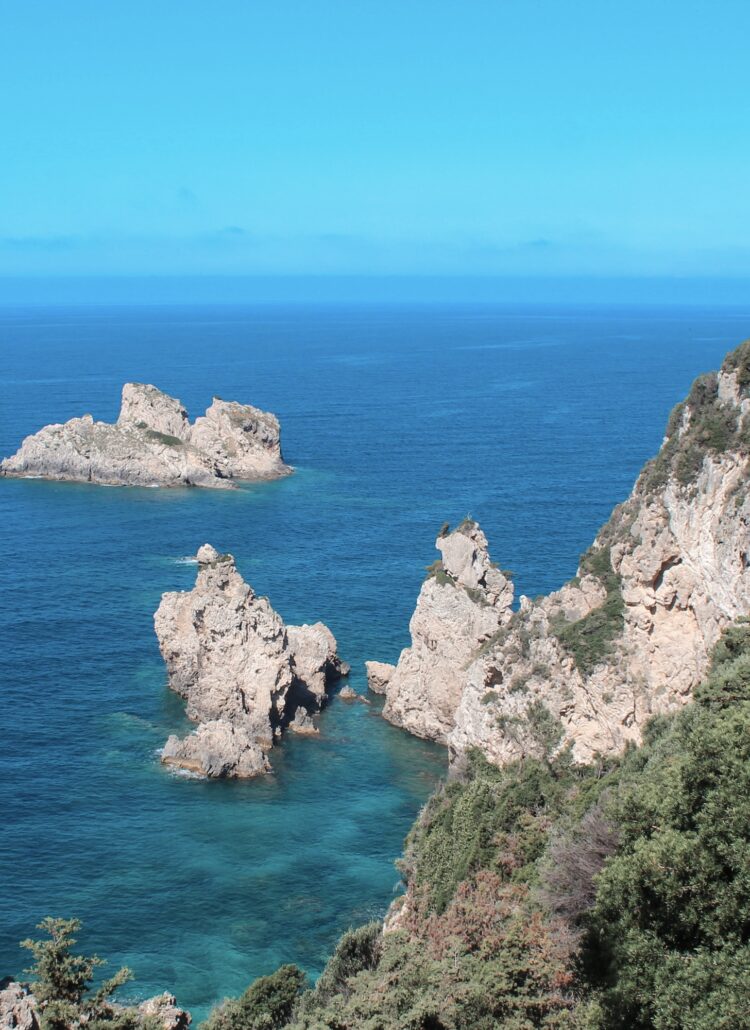 How to Avoid Flight Delays and Cancellations