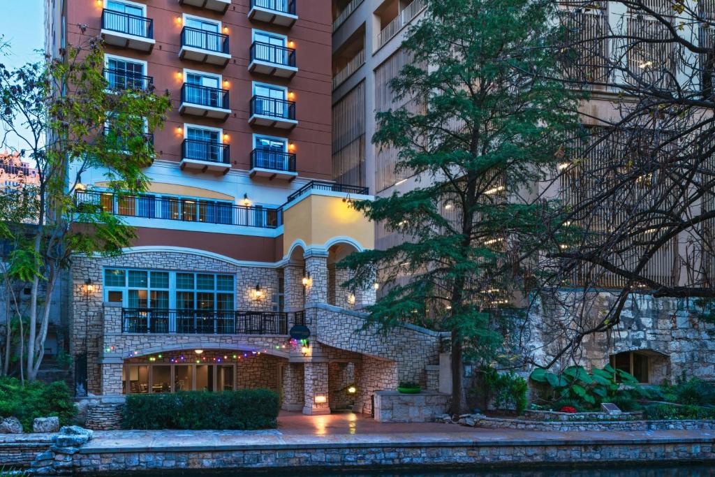 Courtyard by Marriott San Antonio Riverwalk