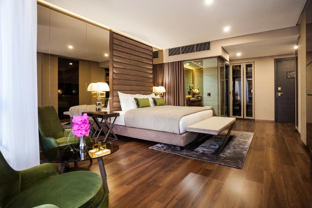 SAINT TEN Boutique Hotel