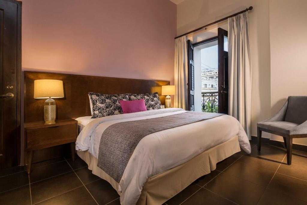 Decanter Hotel