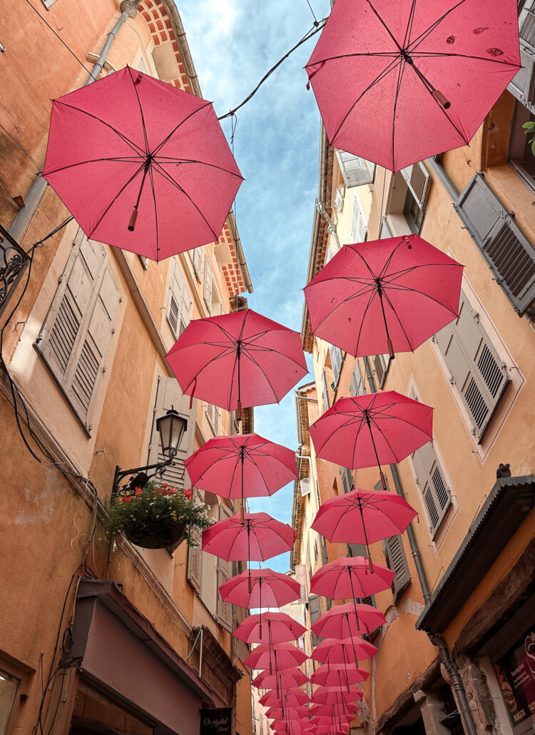 Things to Do While Traveling Alone